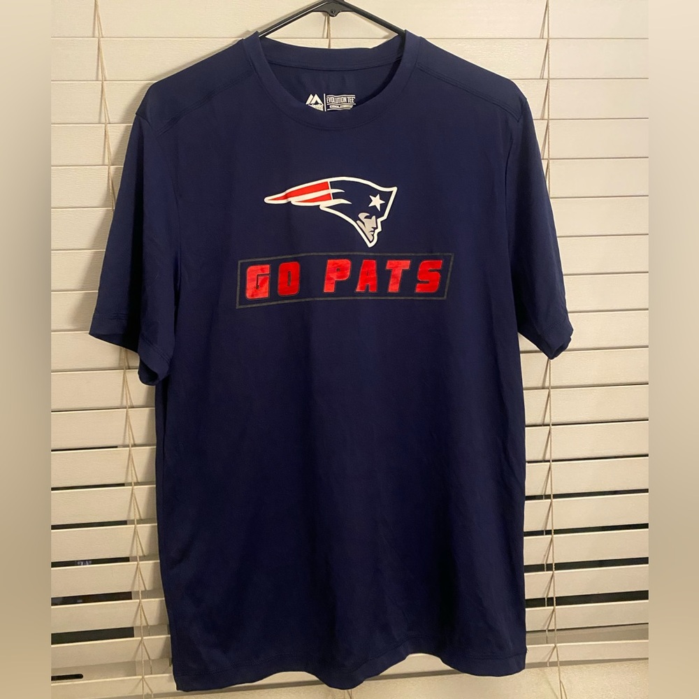 Majestic Cool Base Patriots Tee Men’s- Medium